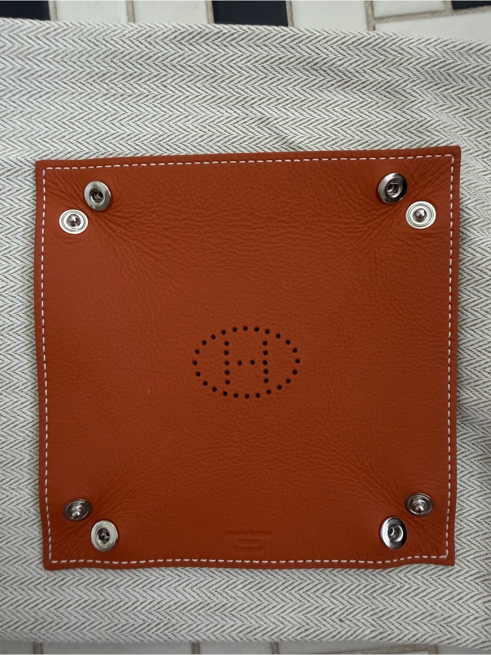 Hermes Evelyne Leather Tray Valet - Picture 5 of 5
